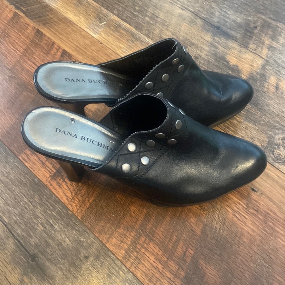 Dana Buchman heeled clogs size 7.5